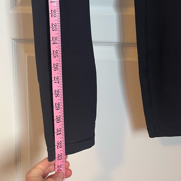 WOMENS SIZE 4 LULULEMON PANT - Picture 4 of 4